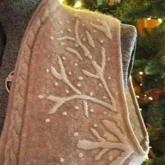 Coldwater Creek women’s 100% wool size medium holiday vest. Zips up the front. - Picture 2 of 8